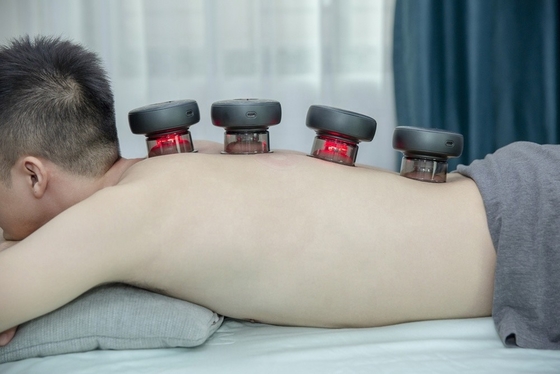 Produktgröße 94*94*72mm Cupping Therapy Massager mit chinesischen Hijama Bechern und rotem Licht